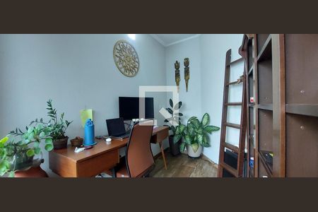 Casa à venda com 480m², 5 quartos e 8 vagas Casa à venda com 480m², 5 quartos e 8 vagasEscritório