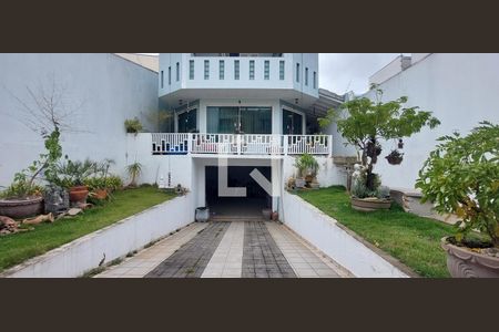 Casa à venda com 480m², 5 quartos e 8 vagas Casa à venda com 480m², 5 quartos e 8 vagasFachada Casa