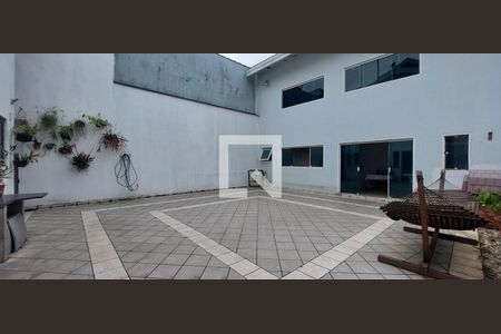 Casa à venda com 480m², 5 quartos e 8 vagas Casa à venda com 480m², 5 quartos e 8 vagasQuintal