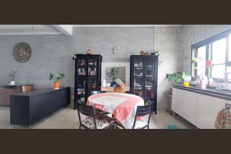 Casa à venda com 480m², 5 quartos e 8 vagas Casa à venda com 480m², 5 quartos e 8 vagasCozinha