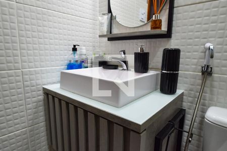 Apartamento à venda com 50m², 2 quartos e 2 vagas Apartamento à venda com 50m², 2 quartos e 2 vagasBanheiro