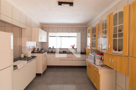 Casa à venda com 225m², 4 quartos e 4 vagas Casa à venda com 225m², 4 quartos e 4 vagasCozinha