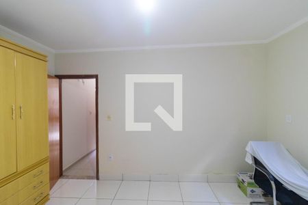 Casa à venda com 225m², 4 quartos e 4 vagas Casa à venda com 225m², 4 quartos e 4 vagasQuarto 02