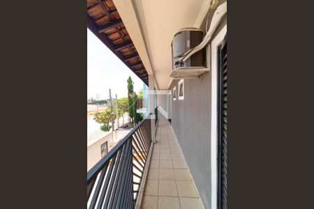 Casa à venda com 225m², 4 quartos e 4 vagas Casa à venda com 225m², 4 quartos e 4 vagasSacada da Suítes 01 e 02