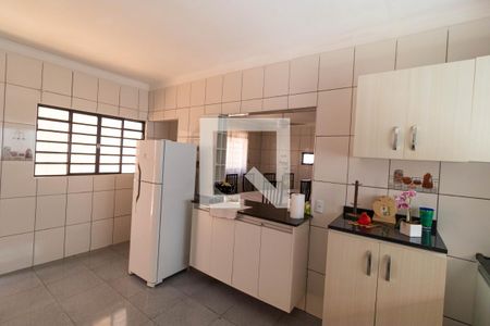 Casa à venda com 225m², 4 quartos e 4 vagas Casa à venda com 225m², 4 quartos e 4 vagasCozinha