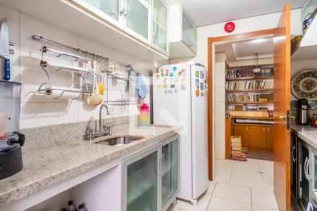Apartamento à venda com 94m², 3 quartos e 2 vagas Apartamento à venda com 94m², 3 quartos e 2 vagasCozinha e Área de Serviço