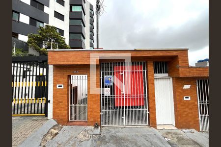 Casa para alugar com 47m², 2 quartos e sem vaga Casa para alugar com 47m², 2 quartos e sem vagaFachada