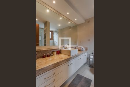 Casa de condomínio à venda com 316m², 3 quartos e 2 vagas Casa de condomínio à venda com 316m², 3 quartos e 2 vagasBanheiro do Quarto 2