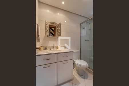 Casa de condomínio à venda com 316m², 3 quartos e 2 vagas Casa de condomínio à venda com 316m², 3 quartos e 2 vagasBanheiro