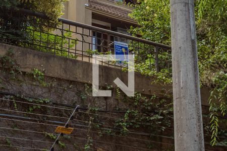 Casa de condomínio à venda com 316m², 3 quartos e 2 vagas Casa de condomínio à venda com 316m², 3 quartos e 2 vagasPlaca