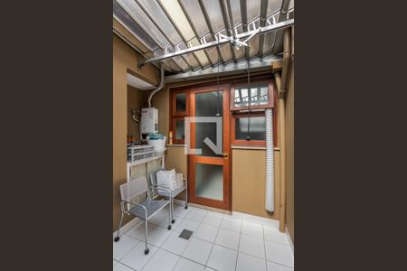 Casa de condomínio à venda com 316m², 3 quartos e 2 vagas Casa de condomínio à venda com 316m², 3 quartos e 2 vagasÁrea de Serviço