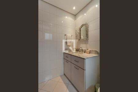 Casa de condomínio à venda com 316m², 3 quartos e 2 vagas Casa de condomínio à venda com 316m², 3 quartos e 2 vagasBanheiro