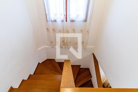 Casa de condomínio à venda com 170m², 3 quartos e 2 vagasEscada