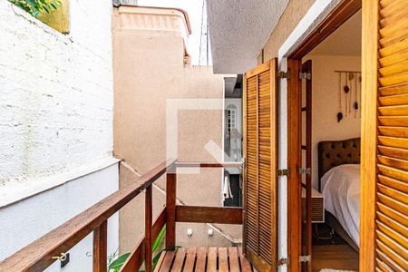 Casa de condomínio à venda com 170m², 3 quartos e 2 vagasSuite - Varanda