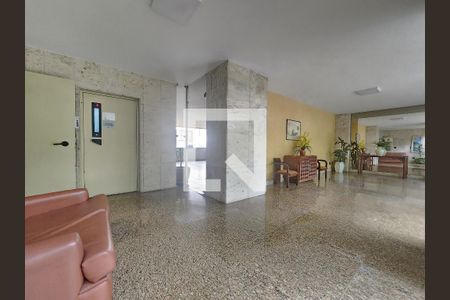 Apartamento para alugar com 240m², 4 quartos e 2 vagas Apartamento para alugar com 240m², 4 quartos e 2 vagasHall de entrada