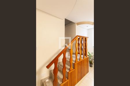 Apartamento à venda com 193m², 3 quartos e 2 vagas Apartamento à venda com 193m², 3 quartos e 2 vagasEscada