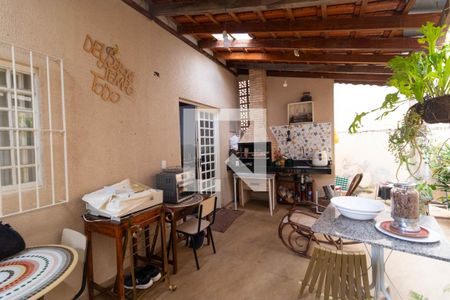 Casa à venda com 220m², 3 quartos e 3 vagas Casa à venda com 220m², 3 quartos e 3 vagasChurrasqueira