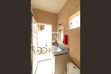 Casa à venda com 220m², 3 quartos e 3 vagas Casa à venda com 220m², 3 quartos e 3 vagasBanheiro 02