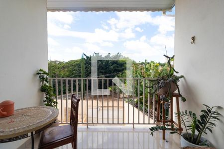 Casa à venda com 220m², 3 quartos e 3 vagas Casa à venda com 220m², 3 quartos e 3 vagasSacada da Sala de TV