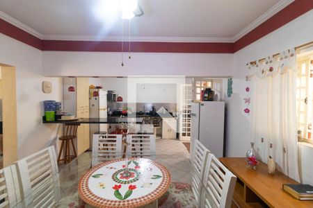 Casa à venda com 220m², 3 quartos e 3 vagas Casa à venda com 220m², 3 quartos e 3 vagasSala de Jantar