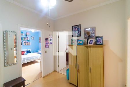 Casa à venda com 220m², 3 quartos e 3 vagas Casa à venda com 220m², 3 quartos e 3 vagasHall Íntimo