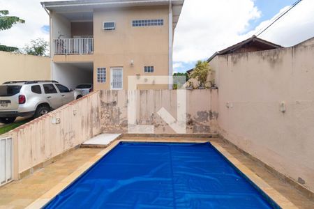 Casa à venda com 220m², 3 quartos e 3 vagas Casa à venda com 220m², 3 quartos e 3 vagasPiscina