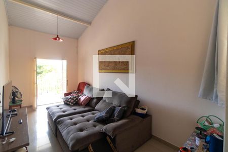 Casa à venda com 220m², 3 quartos e 3 vagas Casa à venda com 220m², 3 quartos e 3 vagasSala de TV