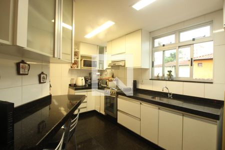 Apartamento à venda com 205m², 3 quartos e 2 vagasCozinha 