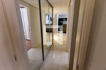 Armários do corredor de apartamento para alugar com 2 quartos, 45m² em Parque Munhoz, São Paulo