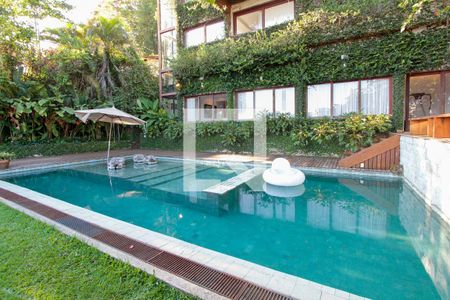 Casa de condomínio à venda com 700m², 6 quartos e 2 vagas Casa de condomínio à venda com 700m², 6 quartos e 2 vagasPiscina