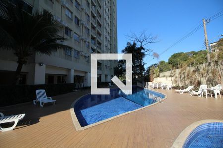 Apartamento à venda com 133m², 3 quartos e 2 vagas Apartamento à venda com 133m², 3 quartos e 2 vagasÁrea comum - Piscina