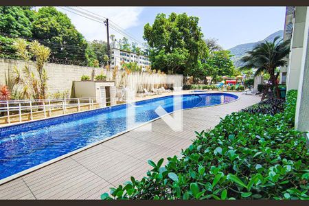 Apartamento à venda com 133m², 3 quartos e 2 vagas Apartamento à venda com 133m², 3 quartos e 2 vagasÁrea comum - Piscina