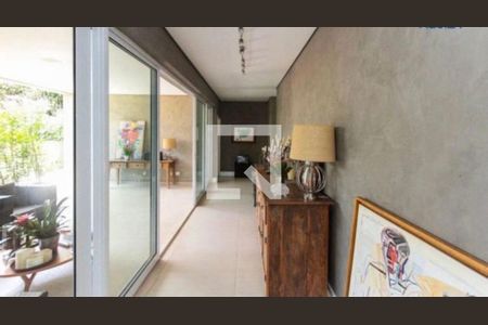 Casa à venda com 456m², 4 quartos e 4 vagas Casa à venda com 456m², 4 quartos e 4 vagasFoto 02