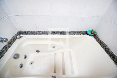 Apartamento para alugar com 122m², 3 quartos e sem vagaBanheira