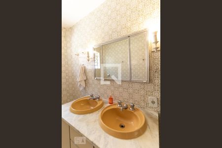 Casa à venda com 308m², 6 quartos e 1 vaga