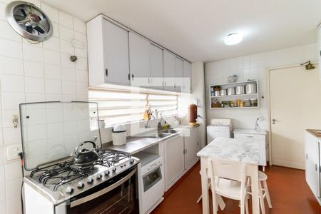 Casa à venda com 308m², 6 quartos e 1 vaga