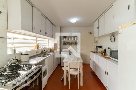Casa à venda com 308m², 6 quartos e 1 vaga