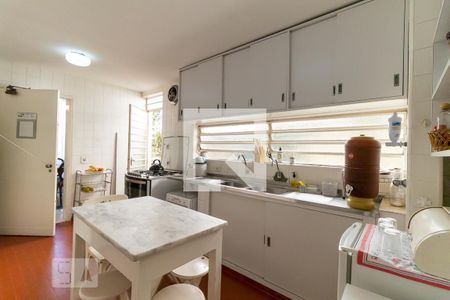 Casa à venda com 308m², 6 quartos e 1 vaga