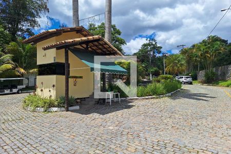 Casa de condomínio à venda com 350m², 6 quartos e 2 vagas Casa de condomínio à venda com 350m², 6 quartos e 2 vagasFachada