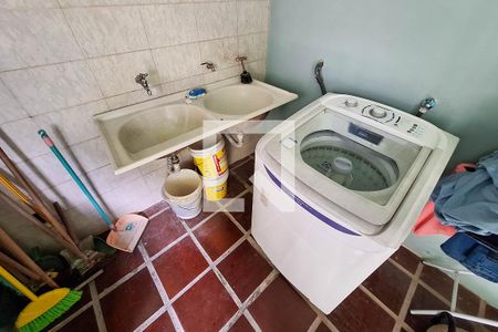 Casa de condomínio à venda com 350m², 6 quartos e 2 vagas Casa de condomínio à venda com 350m², 6 quartos e 2 vagasÁrea de Serviço