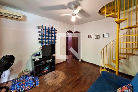 Casa de condomínio à venda com 350m², 6 quartos e 2 vagas Casa de condomínio à venda com 350m², 6 quartos e 2 vagasQuarto 1
