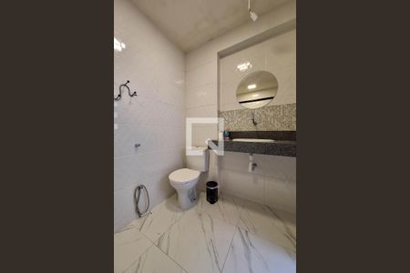 Casa de condomínio à venda com 350m², 6 quartos e 2 vagas Casa de condomínio à venda com 350m², 6 quartos e 2 vagasBanheiro da Suíte 2