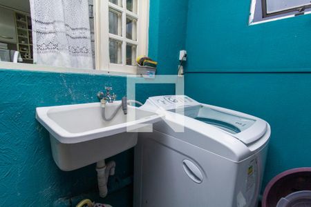 Casa à venda com 250m², 5 quartos e 2 vagas Casa à venda com 250m², 5 quartos e 2 vagasCasa 1: Área de Serviço