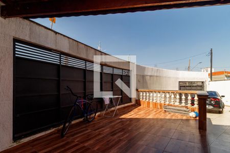 Casa à venda com 140m², 3 quartos e 3 vagas Casa à venda com 140m², 3 quartos e 3 vagasÁrea externa