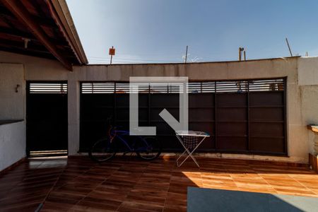 Casa à venda com 140m², 3 quartos e 3 vagas Casa à venda com 140m², 3 quartos e 3 vagasÁrea externa