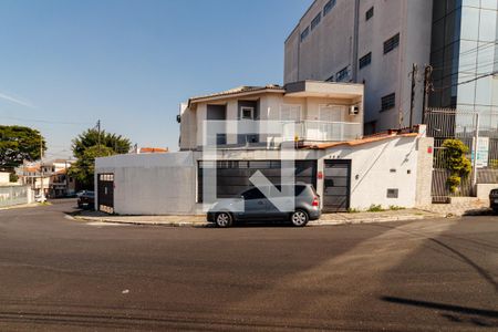 Casa à venda com 140m², 3 quartos e 3 vagas Casa à venda com 140m², 3 quartos e 3 vagasFachada