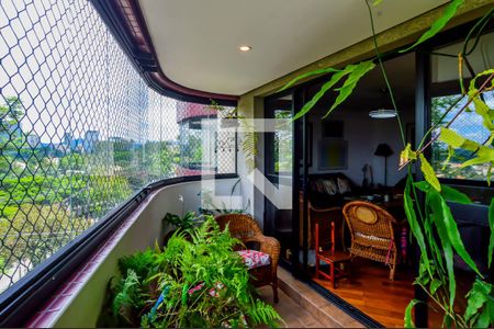 Apartamento à venda com 202m², 4 quartos e 3 vagasVaranda