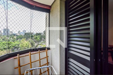 Apartamento à venda com 202m², 4 quartos e 3 vagasSuíte 2-Sacada
