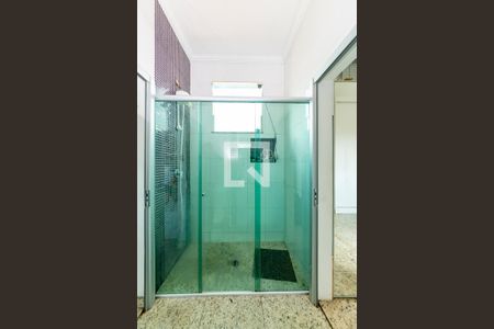 Casa à venda com 460m², 4 quartos e 8 vagas Casa à venda com 460m², 4 quartos e 8 vagasBanheiro Semi Suítes