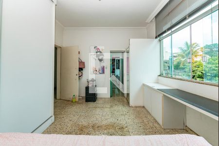 Casa à venda com 460m², 4 quartos e 8 vagas Casa à venda com 460m², 4 quartos e 8 vagasSemi Suíte 1